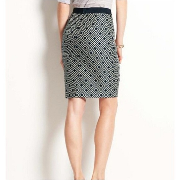 NEW Ann Taylor Diamond Print Jacquard Pencil Skirt Navy Blue Women’s Size 14 - Picture 2 of 10